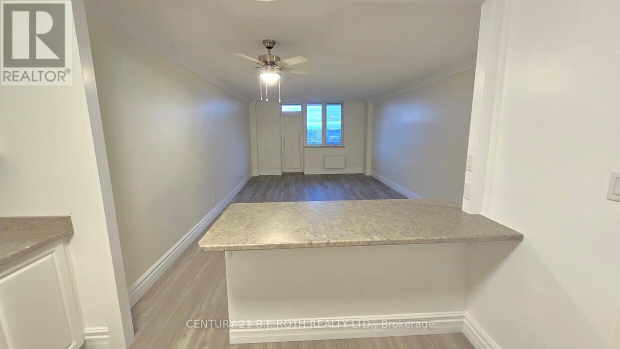 Primary Photo - 2 Grove St E