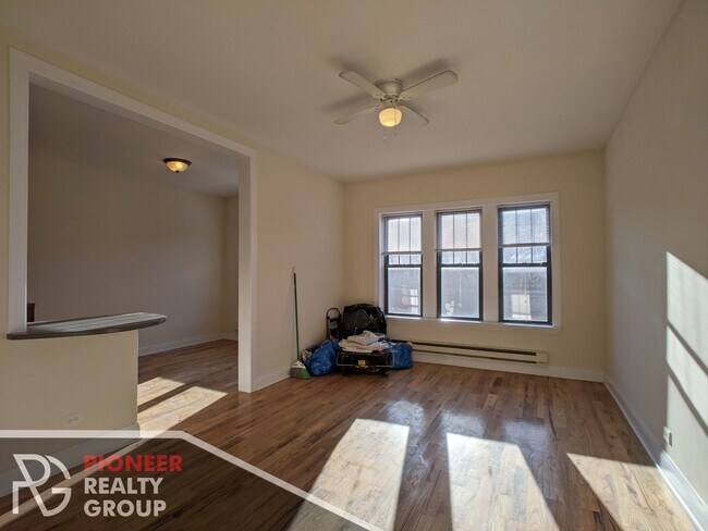 Foto del edificio - 630 W Cornelia Ave