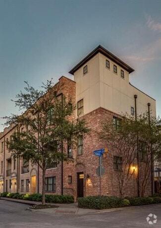 Building Photo - 2110 Helsminster Dr