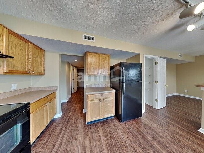 Building Photo - 8147 Chesterhill Ln