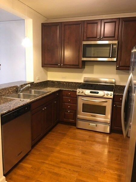 Foto del edificio - 420 E Waterside Dr