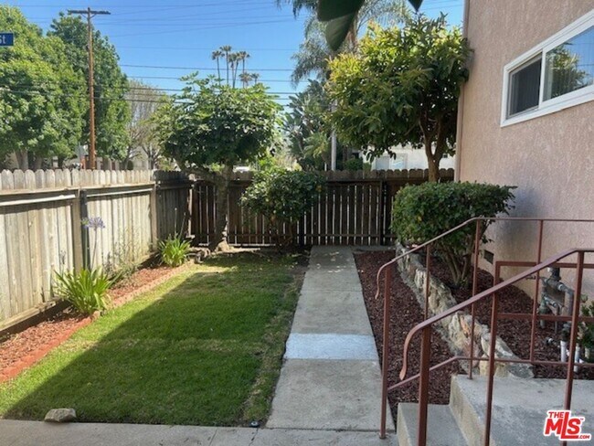 Foto del edificio - 4505 Murietta Ave