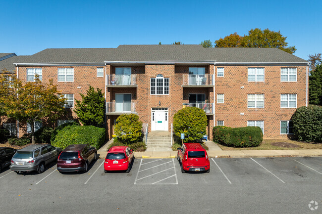 Exterior - Kent Crossing Apartments