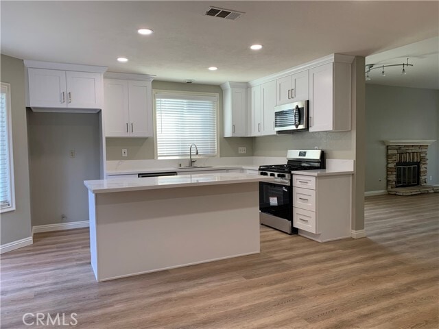 Building Photo - 662 Springbrook N