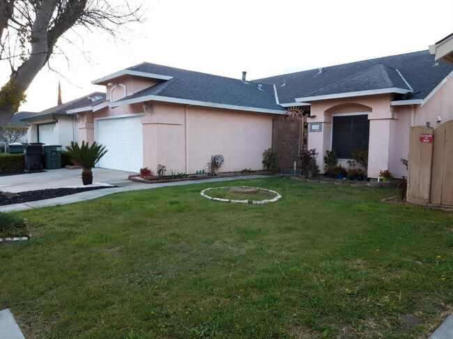 Building Photo - 1205 Cribari Dr