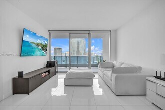 Building Photo - 200 Biscayne Blvd Way