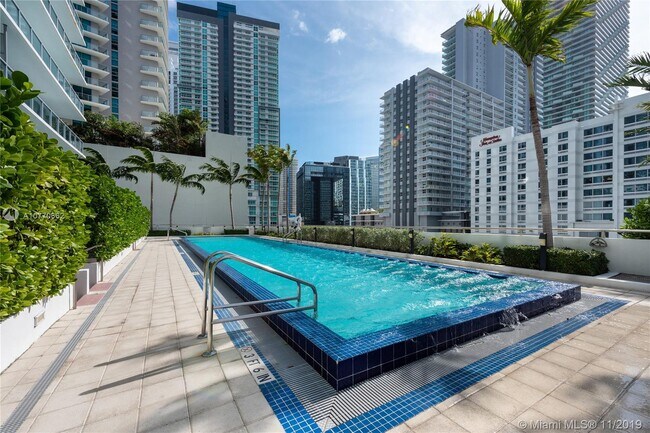 Foto del edificio - 79 SW 12th St