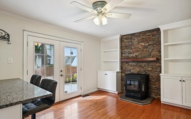 Foto del edificio - 103 Huntington Ct
