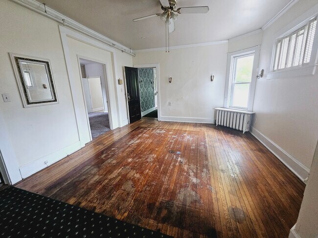 Building Photo - 333 W 6th St