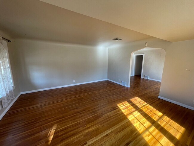 Foto del edificio - 326-328 Flower Street