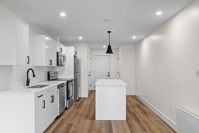 Building Photo - 710 Water St E