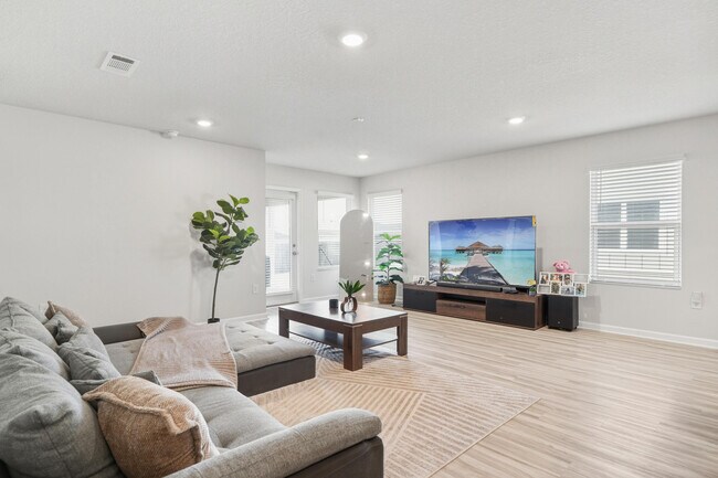 Foto del edificio - 526 Mary Lou Way