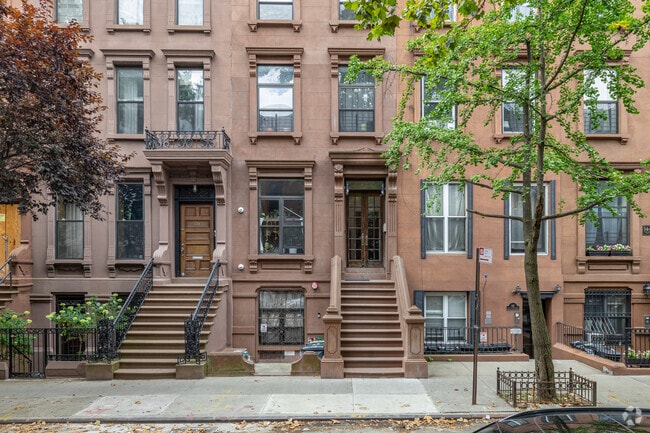 Building Photo - 140 W 130th St