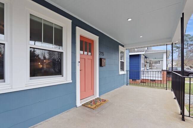 Building Photo - 215 E Cummings Ave