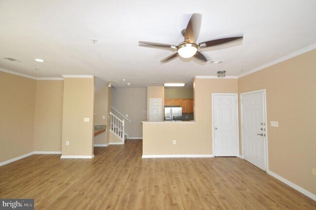 Foto del edificio - 5117 Travis Edward Way