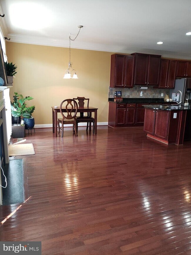 Foto del edificio - 447 Belmont Bay Dr