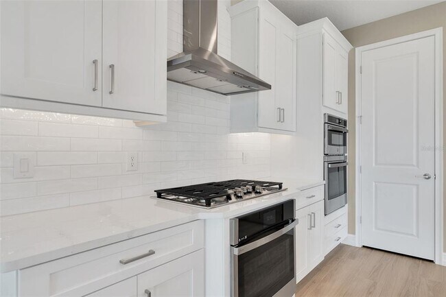 Building Photo - 2217 6th St E