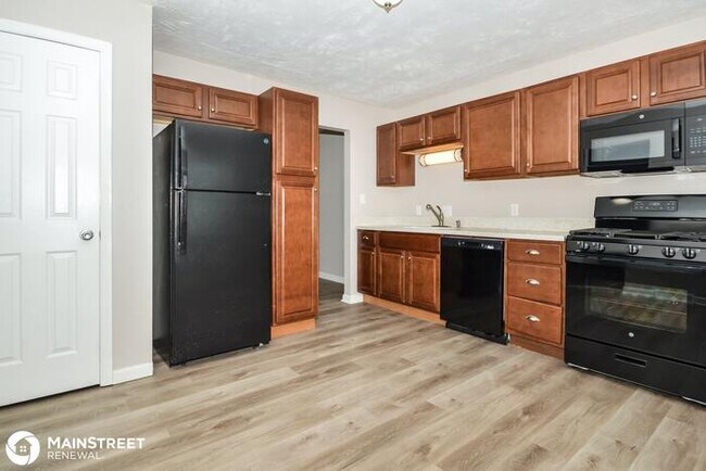 Foto del edificio - 1120 WARWICK RD, WHITELAND, IN 46184