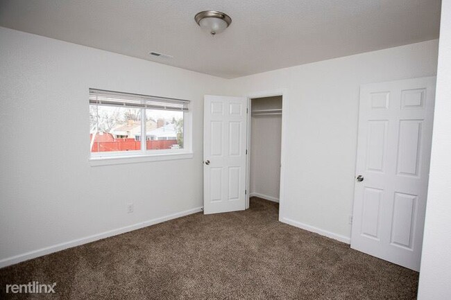 Building Photo - 2 br, 1 bath Condo - 781 E Oxford Ave