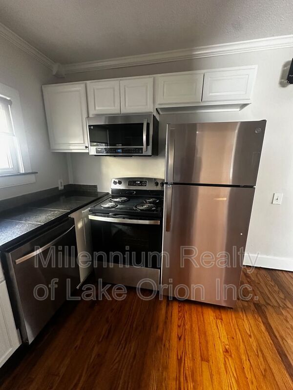 Building Photo - 24 Utica Rd