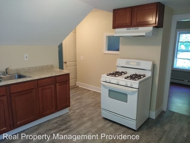 Building Photo - 2 br, 1 bath Apartment - 720 Charles St.