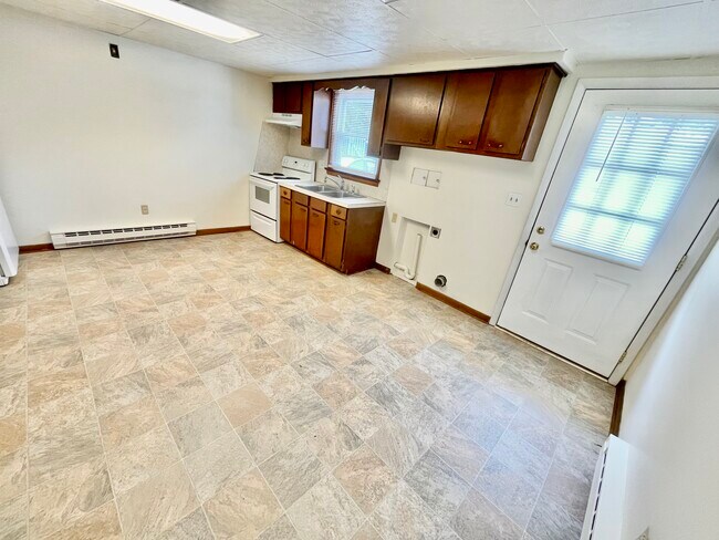Building Photo - 38 Pleasant St