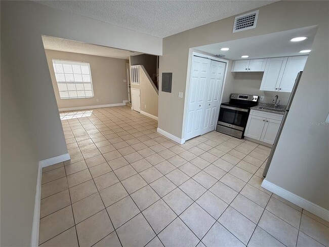 Building Photo - 3007 S Manhattan Ave