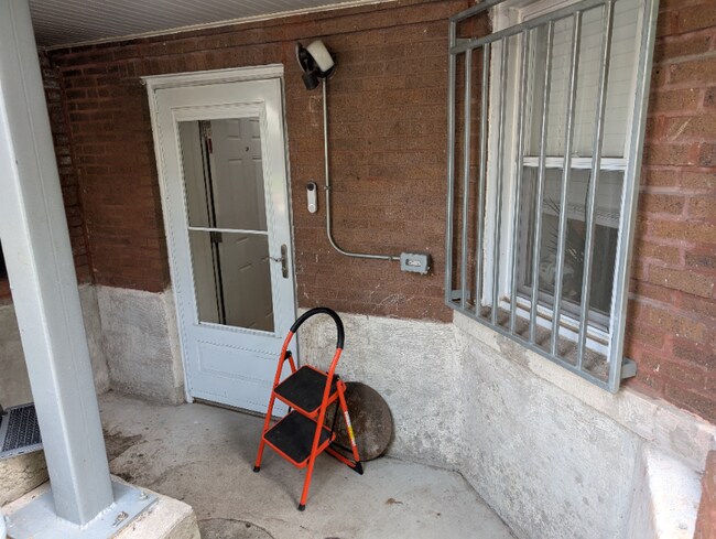 Foto del edificio - 2505 N Hamlin Ave