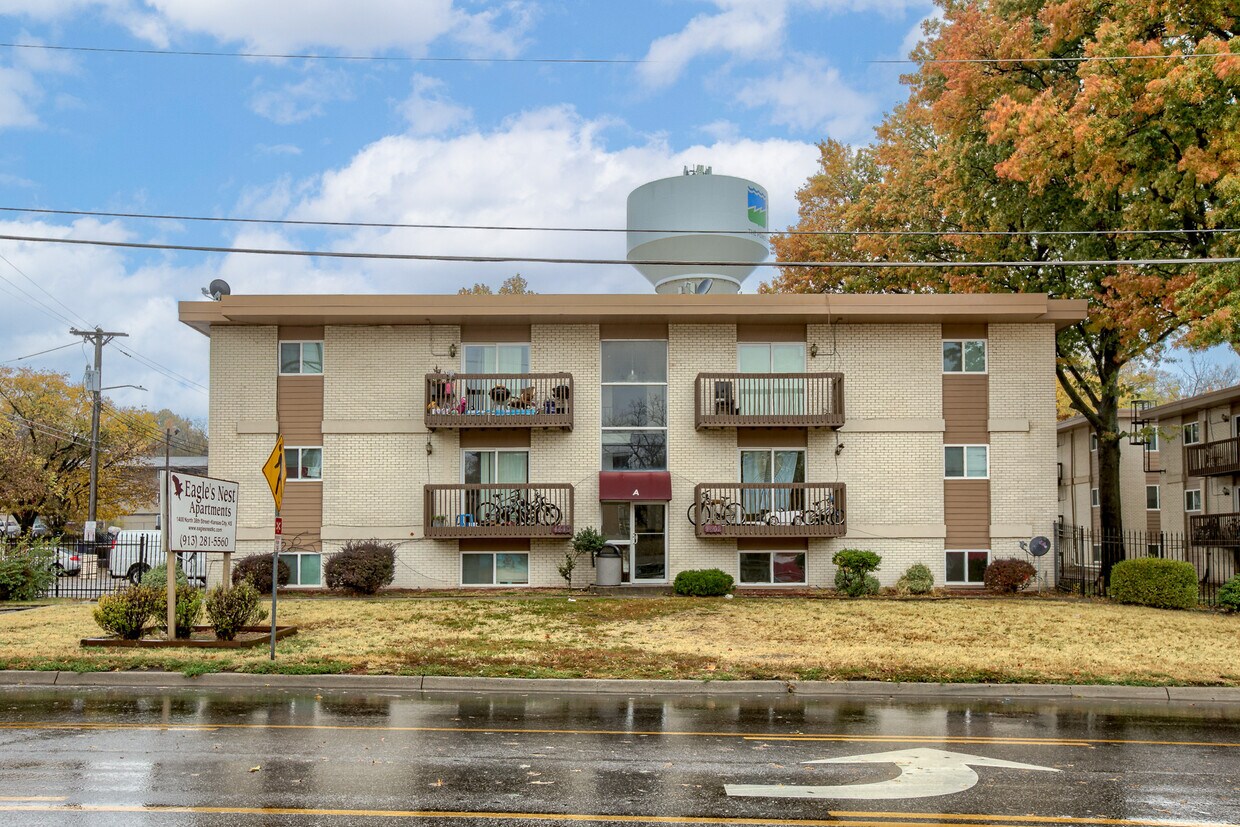 Primary Photo - Eagle's Nest Apartments