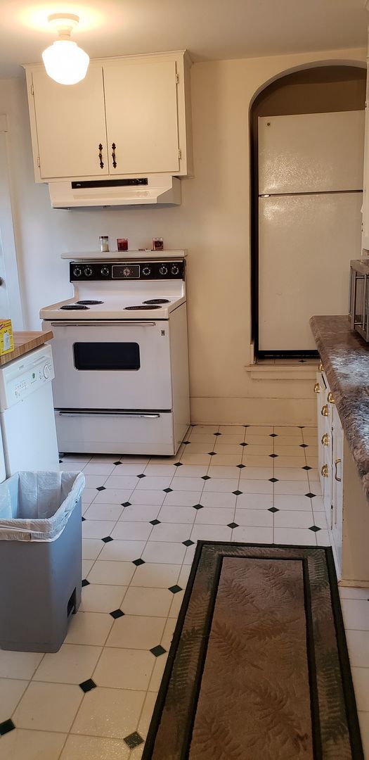 Building Photo - 1 Bedroom Cottage Available July 20th