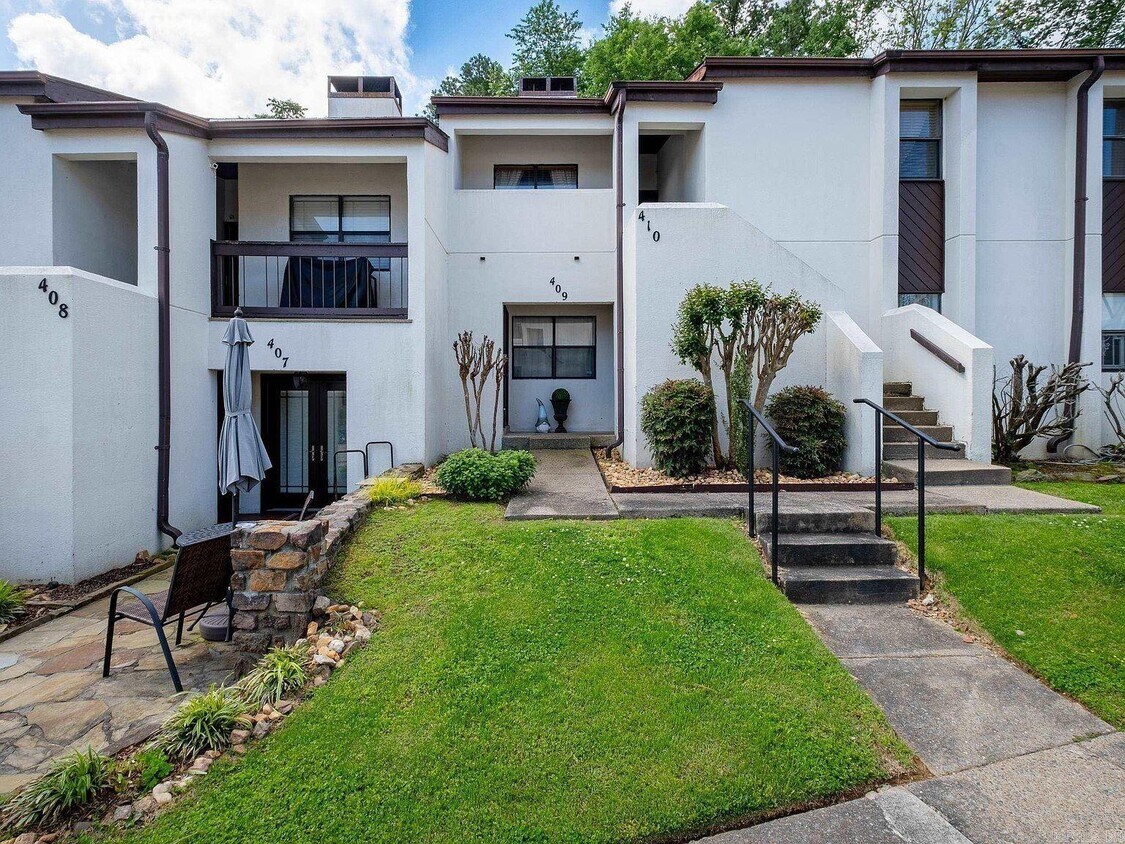 Foto principal - 301 Kings Row Dr