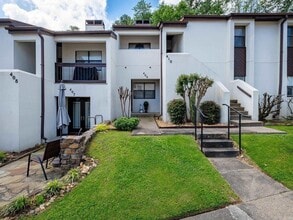 Building Photo - 301 Kings Row Dr