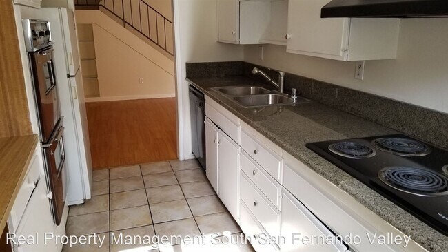 Foto del edificio - 3 br, 2.5 bath House - 8140 Canby Ave Unit 5