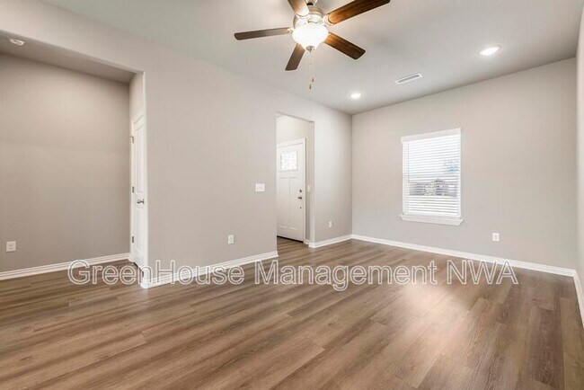 Photo - 210 Williams ct House