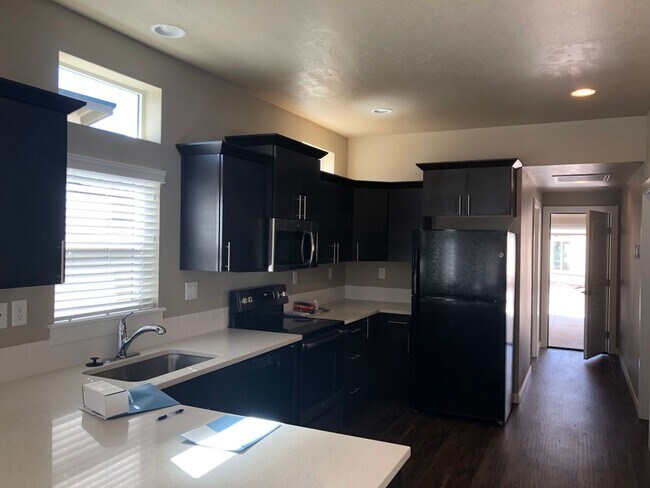 Foto del edificio - 2 Bedroom / 1 Bathroom Home in NE Bend