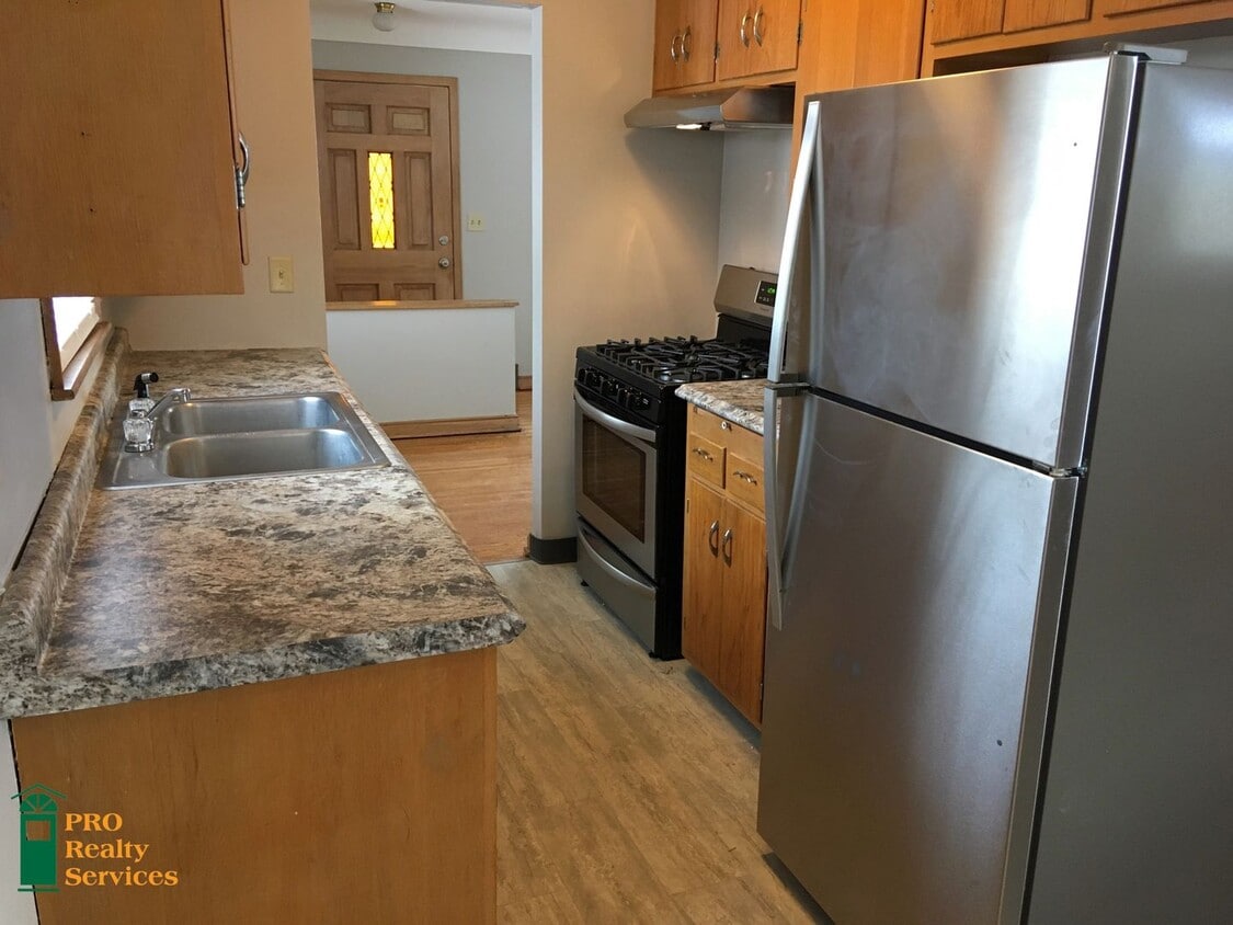 Primary Photo - 3 Bedroom Home in South Saint Paul