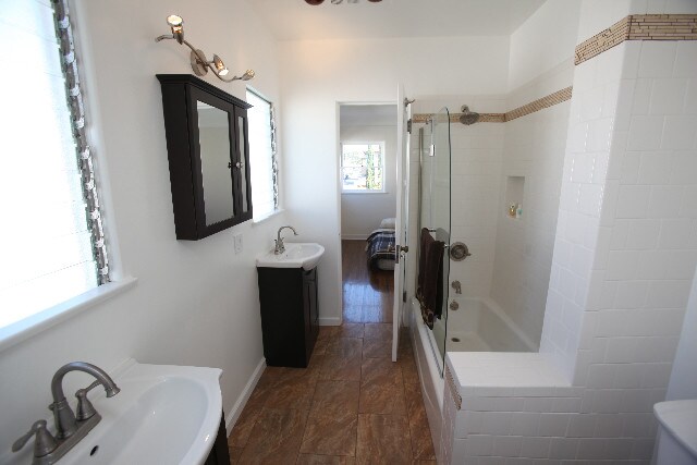 bathroom accessible from both bedrooms - 10619 Ayres Ave