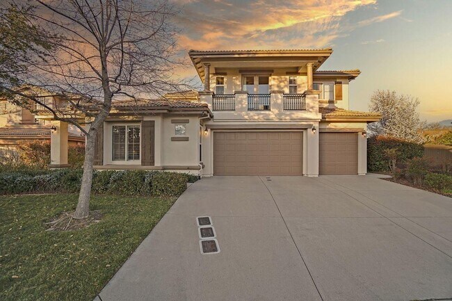 Building Photo - Live in Luxury - Executive Rental in Guard...