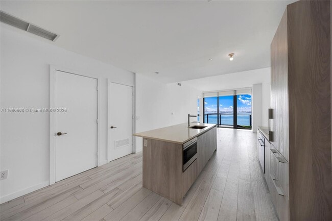 Foto del edificio - 480 NE 31st St