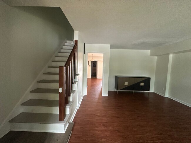 Foto del edificio - Georgetown Forest Townhomes off Old Forest Road