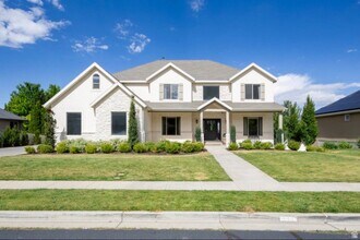 Building Photo - 868 Braddock Lane