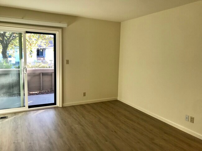 Building Photo - 280 Bonita Ln