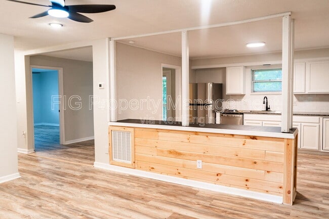 Building Photo - 117 Pine Ridge Rd