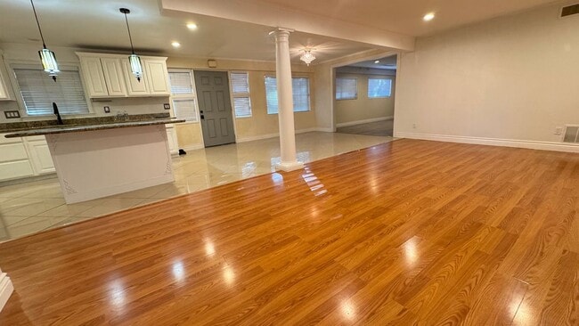 Foto del edificio - 7610 Miller Ave