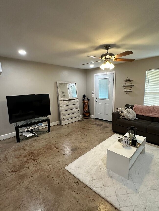 Foto del edificio - Cute and Cozy 1 Bedroom 1 Bath House