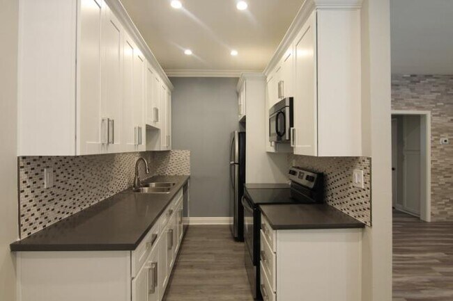 Building Photo - 1 bedroom in Studio City CA 91604