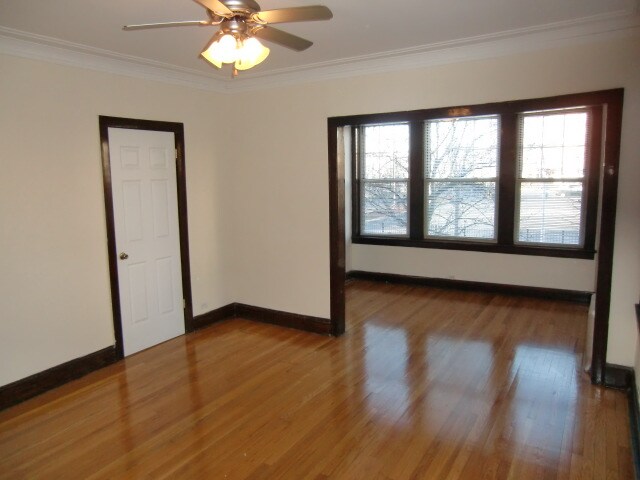 Building Photo - 841 W Dakin St