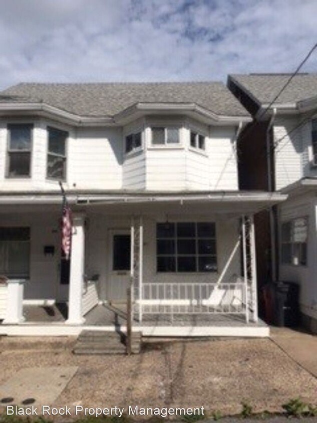 Primary Photo - 3 br, 1 bath House - 141 W Abbott Street