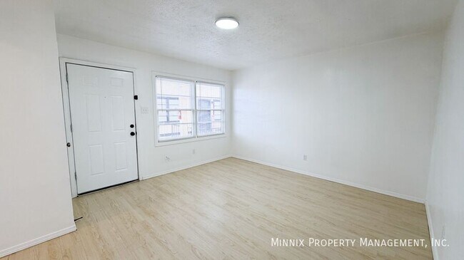 Building Photo - 5005 Ave W.-9