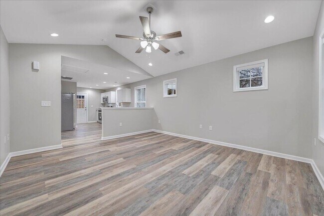 Foto del edificio - BRAND NEW HOME- 2 Bedroom off Orange Ave